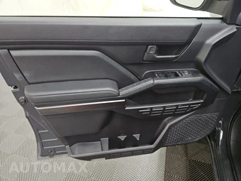 2025 Toyota 4Runner SR5 - miniatura 9