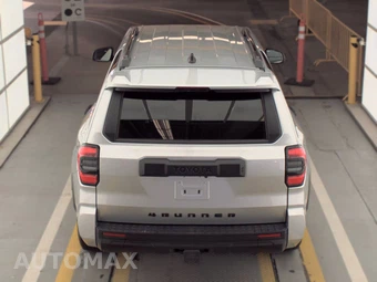 2025 Toyota 4Runner SR5 - miniatura 5