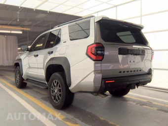 2025 Toyota 4Runner SR5 - miniatura 6