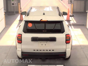 2025 Toyota 4Runner SR5 - miniatura 5