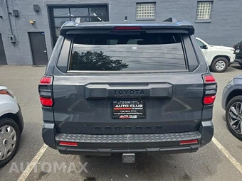 2025 Toyota 4Runner SR5 - miniatura 5