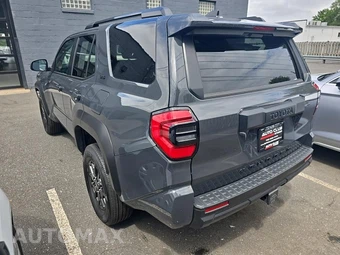 2025 Toyota 4Runner SR5 - miniatura 6