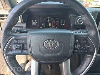 2025 Toyota 4Runner SR5 - miniatura 10