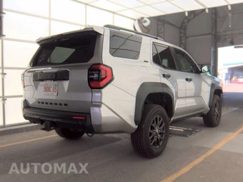 2025 Toyota 4Runner SR5 - miniatura 4