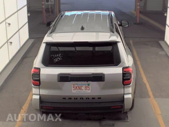 2025 Toyota 4Runner SR5 - miniatura 5
