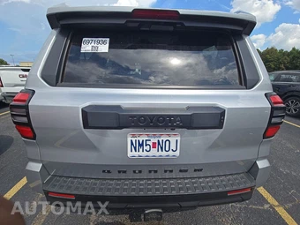 2025 Toyota 4Runner SR5 - miniatura 5
