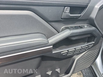 2025 Toyota 4Runner SR5 - miniatura 9