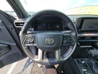 2025 Toyota 4Runner SR5 - miniatura 10