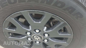 2025 Toyota 4Runner SR5 - miniatura 26