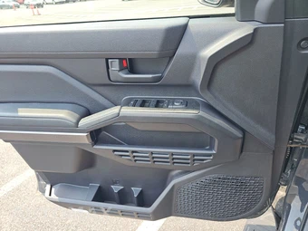 2025 Toyota 4Runner SR5 - miniatura 9