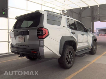 2025 Toyota 4Runner SR5 - miniatura 4