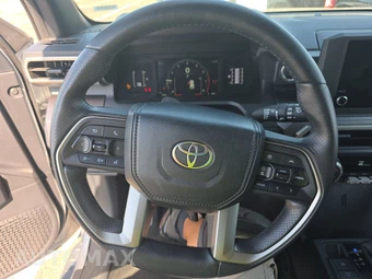 2025 Toyota 4Runner SR5 - miniatura 10