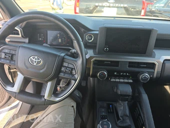 2025 Toyota 4Runner SR5 - miniatura 11