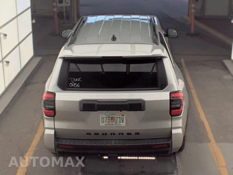 2025 Toyota 4Runner SR5 - miniatura 5