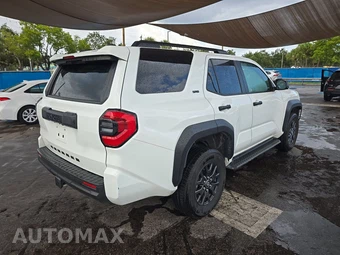 2025 Toyota 4Runner SR5 - miniatura 4