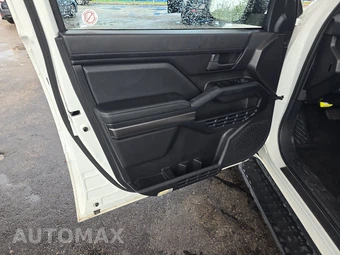 2025 Toyota 4Runner SR5 - miniatura 9