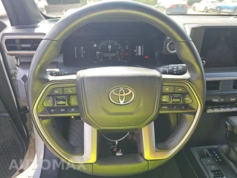 2025 Toyota 4Runner SR5 - miniatura 10