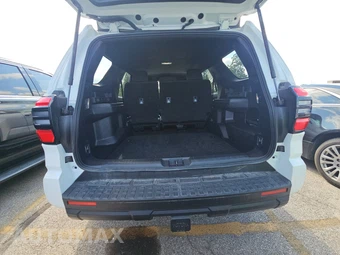 2025 Toyota 4Runner SR5 - miniatura 16