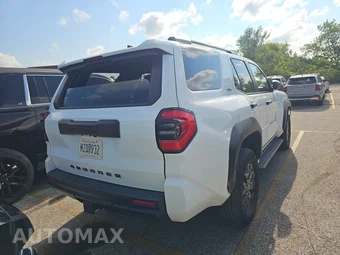 2025 Toyota 4Runner SR5 - miniatura 4
