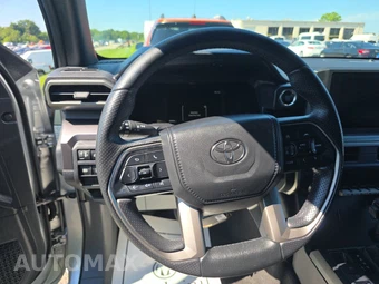 2025 Toyota 4Runner SR5 - miniatura 10