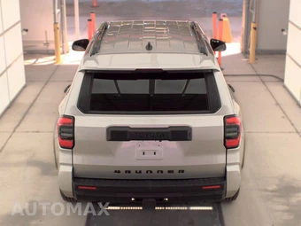 2025 Toyota 4Runner SR5 - miniatura 5