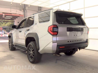 2025 Toyota 4Runner SR5 - miniatura 6