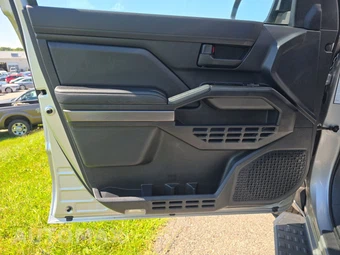 2025 Toyota 4Runner SR5 - miniatura 9