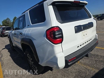 2025 Toyota 4Runner SR5 - miniatura 6