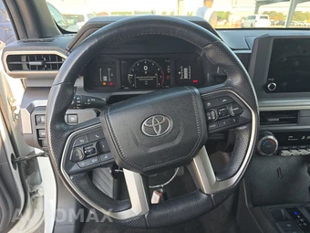 2025 Toyota 4Runner SR5 - miniatura 10