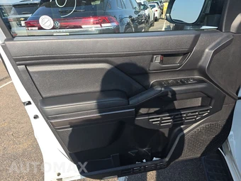 2025 Toyota 4Runner SR5 - miniatura 9
