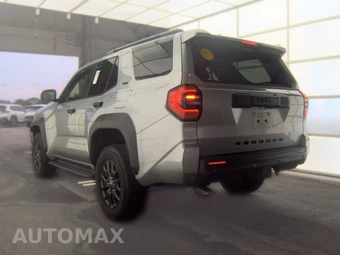 2025 Toyota 4Runner SR5 - miniatura 6