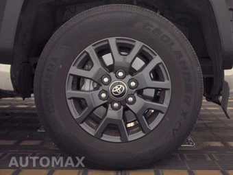 2025 Toyota 4Runner SR5 - miniatura 10