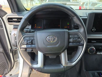 2025 Toyota 4Runner SR5 - miniatura 16