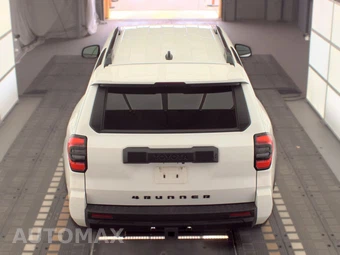 2025 Toyota 4Runner SR5 - miniatura 6