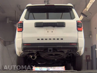2025 Toyota 4Runner SR5 - miniatura 7