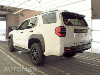 2025 Toyota 4Runner SR5 - miniatura 8