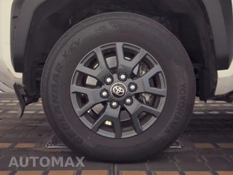 2025 Toyota 4Runner SR5 - miniatura 9