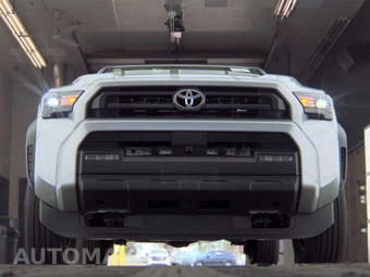 2025 Toyota 4Runner SR5 - miniatura 3