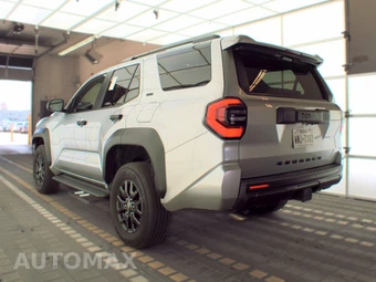 2025 Toyota 4Runner SR5 - miniatura 8