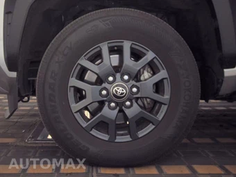 2025 Toyota 4Runner SR5 - miniatura 9