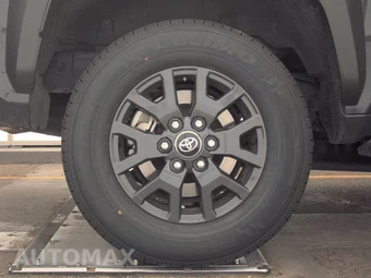 2025 Toyota 4Runner SR5 - miniatura 11