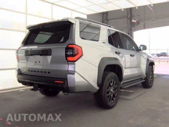 2025 Toyota 4Runner SR5 - miniatura 4