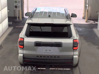 2025 Toyota 4Runner SR5 - miniatura 5
