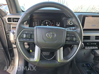 2025 Toyota 4Runner SR5 - miniatura 10