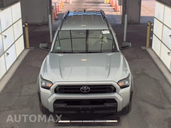 2025 Toyota 4Runner SR5 - miniatura 2