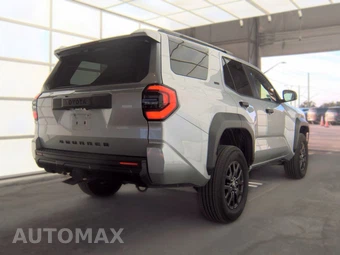 2025 Toyota 4Runner SR5 - miniatura 4
