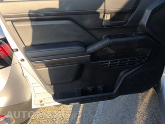 2025 Toyota 4Runner SR5 - miniatura 9