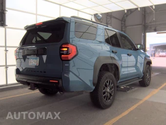 2025 Toyota 4Runner SR5 - miniatura 5