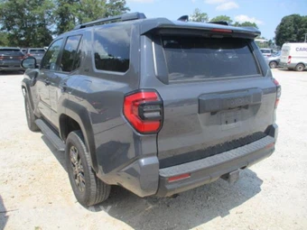 2025 Toyota 4Runner SR5 - miniatura 12