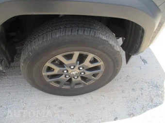 2025 Toyota 4Runner SR5 - miniatura 3